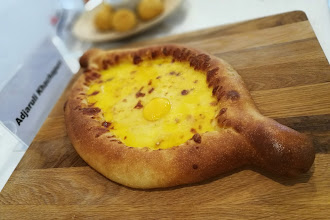 Keju Hampir 1KG untuk menghasilkan PIZZA yang Luar biasa Rasanya..