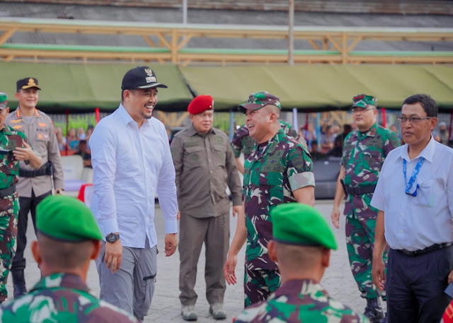 Walikota Medan Dampingi Panglima TNI Lepas Satgas Yonif 125/SMB Jaga Perbatasan