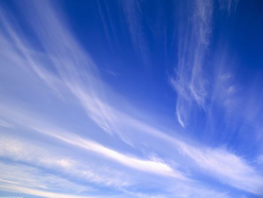 Mettiti a contemplare il cielo azzurro oltre le nuvole