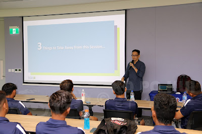 The workshop was conducted by SGX Academy trainer, Chua I-Min, who covered the basics of financial planning and investing