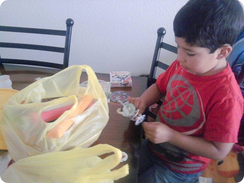 120428 Sat cel El 1er negocio de JR su tienda de paletas y bolis