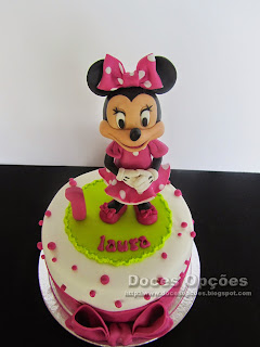 minnie mouse disney cake