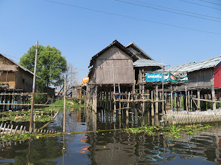 インレー湖の水上小屋