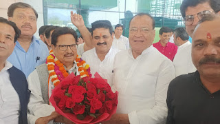 Senior leader of congress welcome devendra yadav