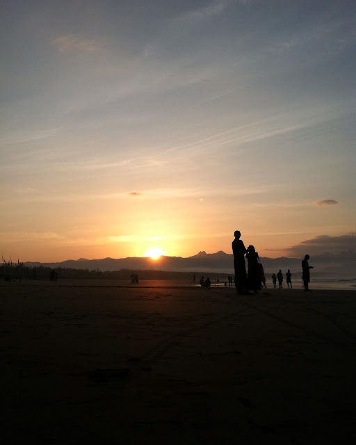 foto sunrise di pantai teleng ria