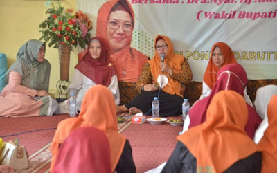 Pendekatan Keibuan Khas Bu Min, Sampaikan Tiga Poin Penting Dalam Forum Bu Nyai Nusantara Kabupaten Gresik