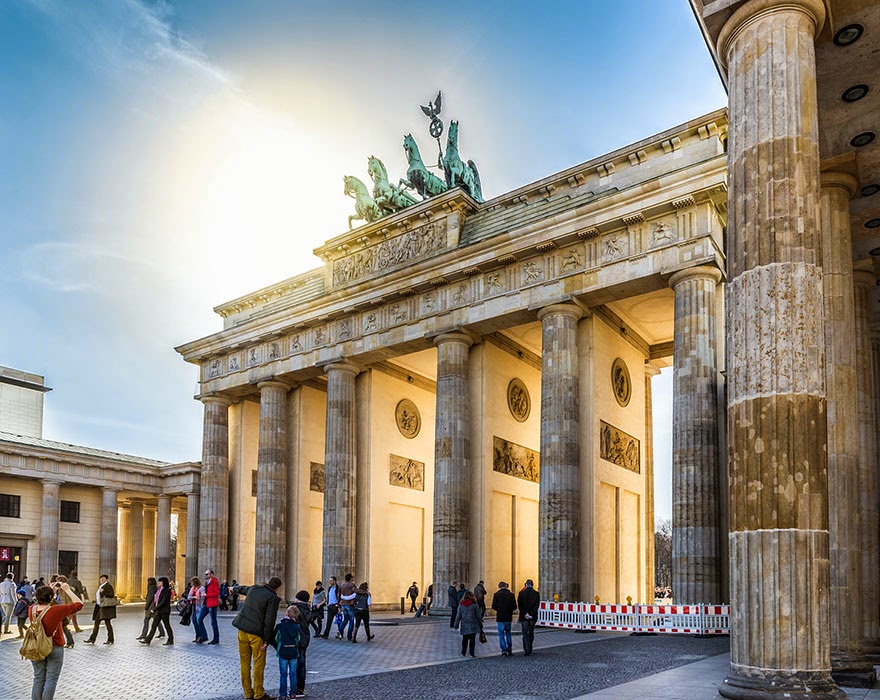 16 Of Your Favorite Landmarks Photographed WITH Their True Surroundings! - Brandenburg Gate, Berlin