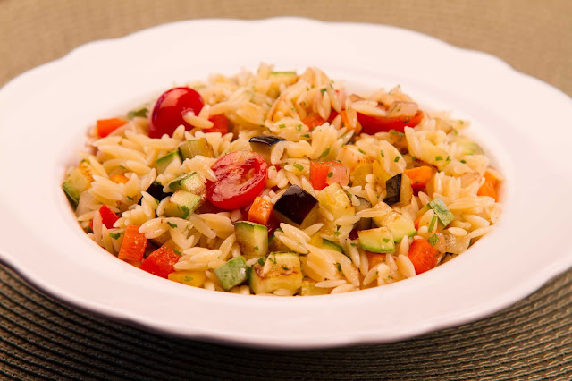 Salada de Risoni com Vegetais Grelhados