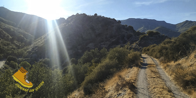 El Sol se va poniendo por las cimas de la Sierra Cabrera de Almería