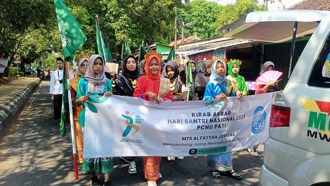 Santri MTS Al Fattah mengikuti Hari Santri Nasional 2024 dengan Pakaian Adat Nusantara