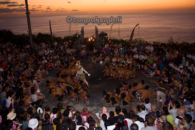 Tari Kecak, Uluwatu, Bali