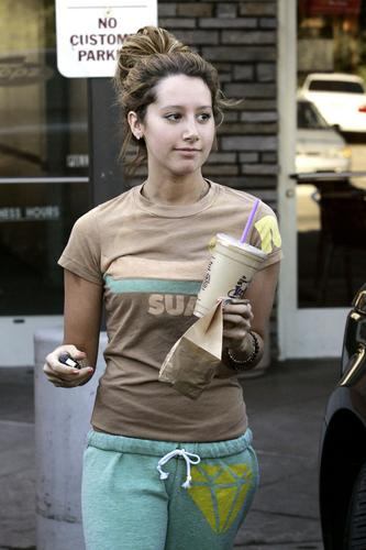 Alyson Michalka Without Makeup