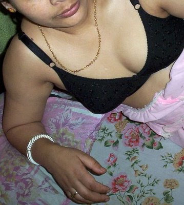 Tamil College Aunty Open in blouse image