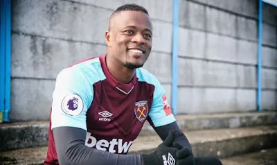 EVRA RESMI PENSIUN SEBAGAI PESEPAK BOLA