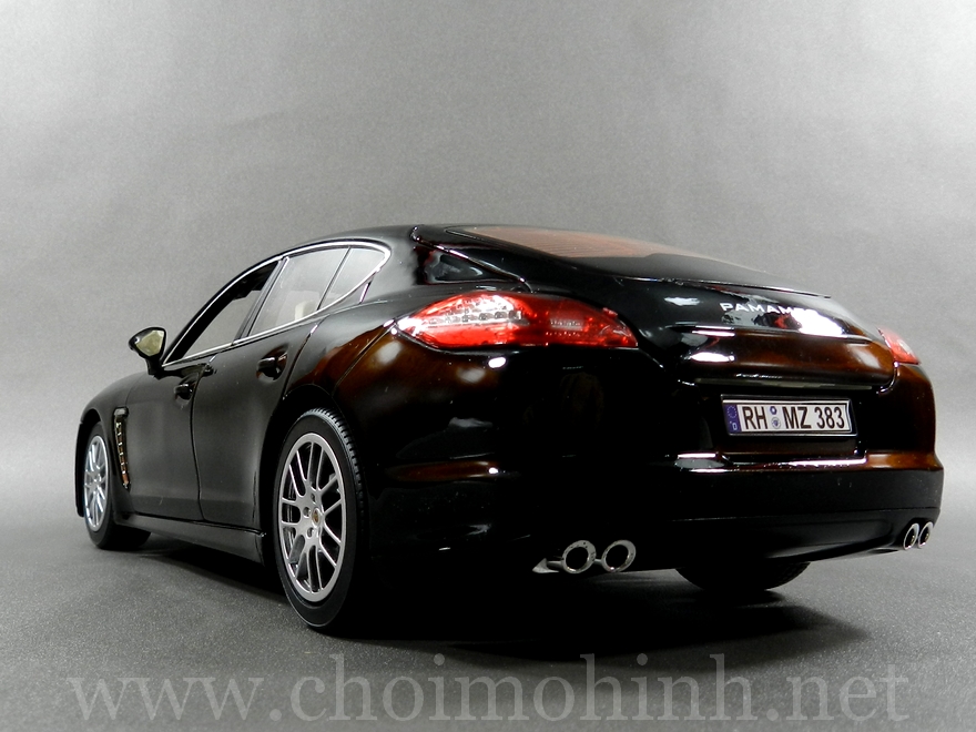 Porsche Panamera 1:18 Diecast-Car back