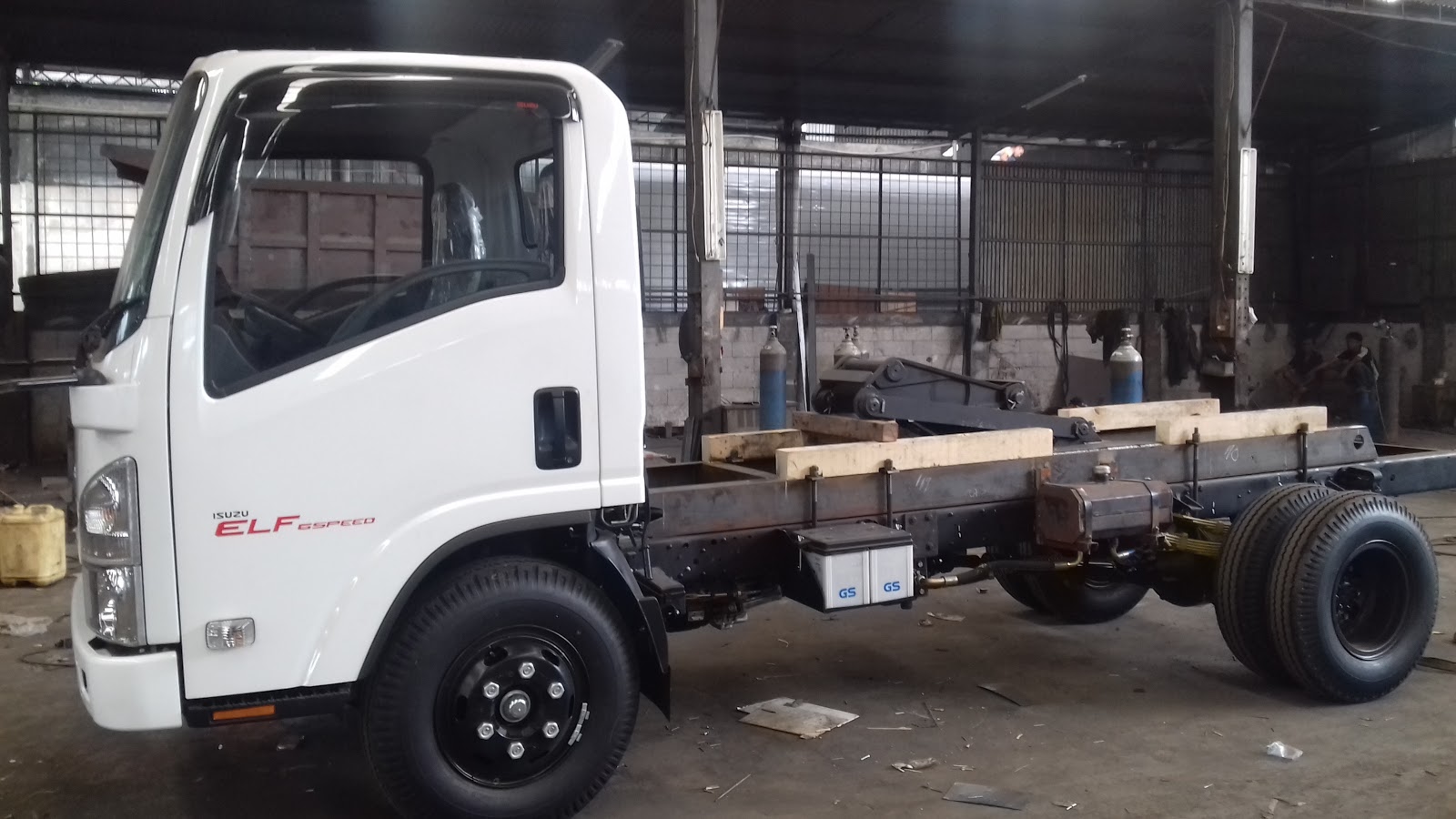 Foto Mobil Truk  Isuzu  Elf  Modifikasi Mobil