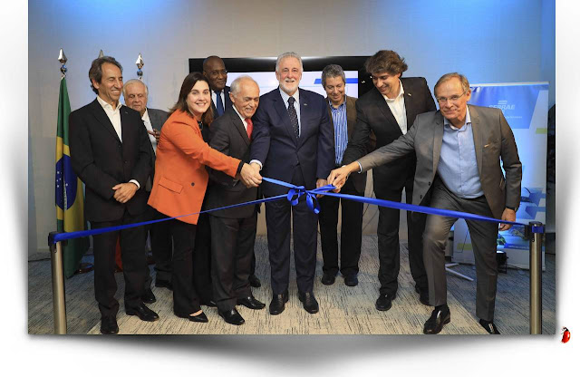 Equipa do Sebrae na inauguração do ponto de apoio no WTC Lisboa.