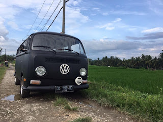 Dijual mobil kesayangan VW kumis tahun 69, surat komplit. 