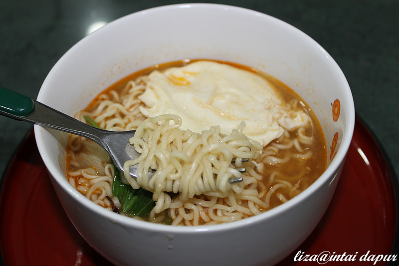 INTAI DAPUR: Maggi Kari Berapi.slurrrrpppp