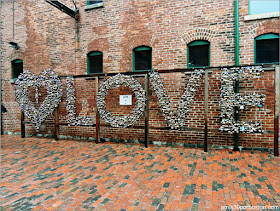 Distillery Historic District en Toronto: Obra Love