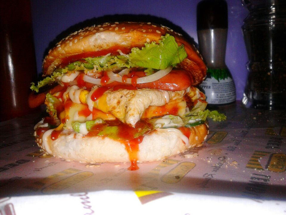 BEST BURGER IN KOTA KINABALU ~~~ Chals Burger