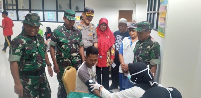 Ratusan Warga dan Pedagang Pasar Cisalak Serbu Pengobatan Gratis Kodam Jaya