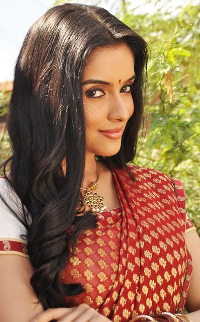 Actress Asin thottumkal latest stills in half sareemalayalam actress asin 