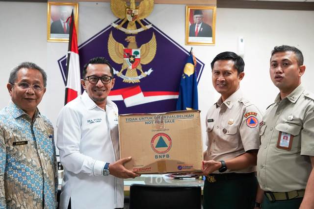  BNPB Serahkan Bantuan 200 Ribu Lembar Masker ke Tanah Datar