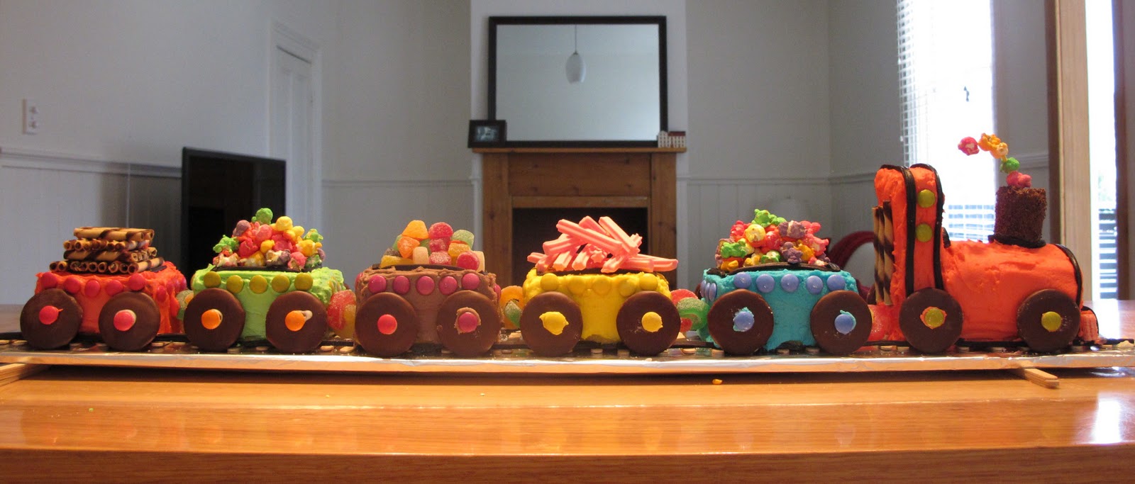 So, without further ado, may I introduce to you.... The Train Cake!!