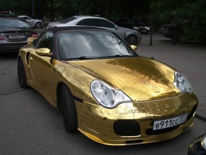 Porsche on Onde Um Magnata Exc  Ntrico Possui Um Porsche Coberto De Ouro S  Lido