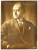 Gottfried Benn, circa 1924; Deutsches Literaturarchiv Marbach; foto: Frieda Riess