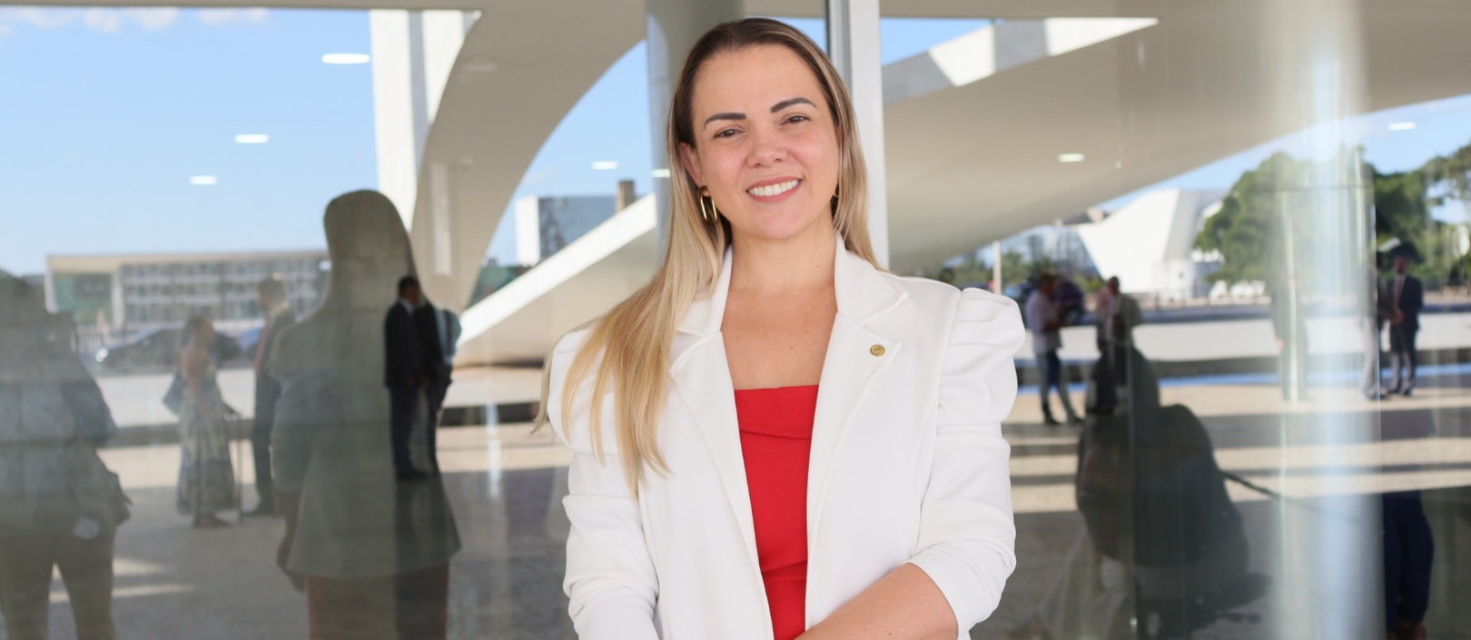Deputada Cláudia de Jesus prestigia posse de novos Ministros do presidente Lula 