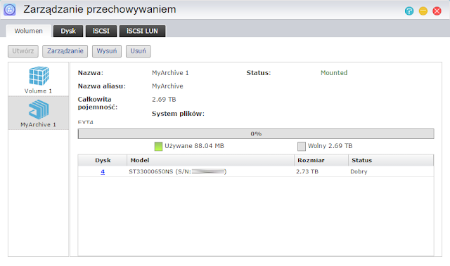 Jeden z dysków przeznaczony dla technologii MyArchive, zaś trzy pozostałe (jako Volume 1) w RAID 5
