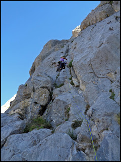 En la vía Anzas a la Foratata, escalando el primer largo