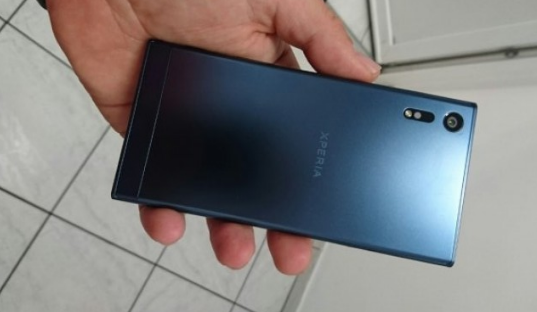 Sony Xperia F8331