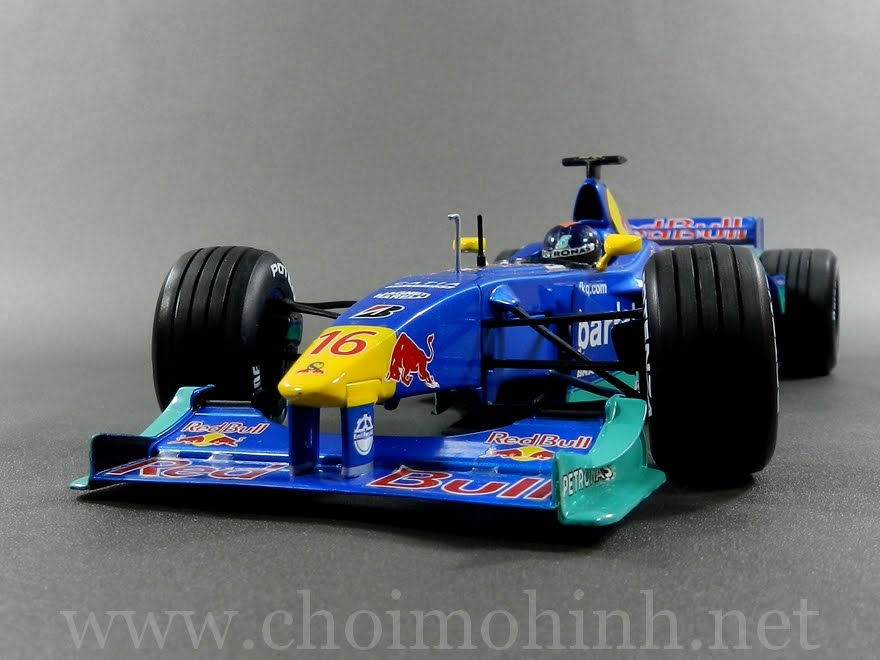 F1 Red Bull Sauber Petronas 1:18 Minichamps side