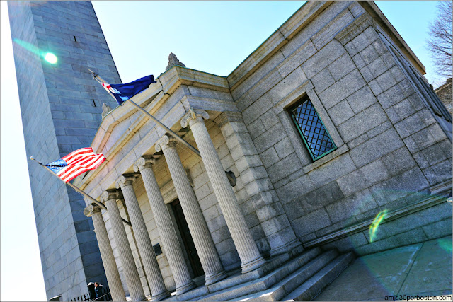 Edificio de Entrada al Monumento de Bunker Hill en Charlestown, Boston