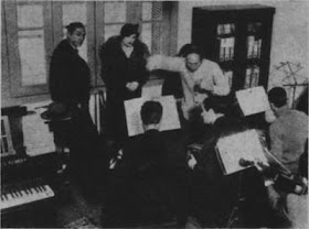 Juan De Dios Filiberto y su orquesta en 1933(Atras Azucena Maizani)