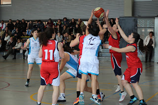 Paúles Autobuses Juantxu asciende a Sénior de Primera al ganar 63-42 al BerrioOtxoa