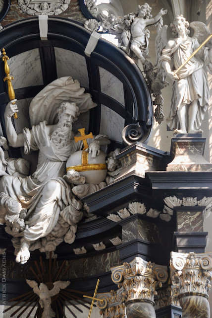 Rococo houtsnijwerk in de kerk van Meerle | Rococo Kerkmeubliair | Interieur en lambriseringen van de St-Salvatorkerk | Kerk MEERLE