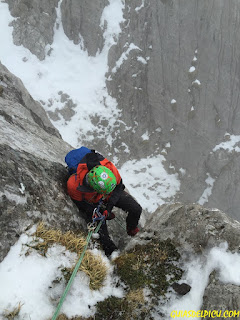 Fernando Calvo Guia de alta montaña uiagm en picos de europa , Ubiña . Rab Torque jacket , Rab Calibre. Campcassin