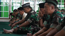 Prajurit dan PNS Korem 042/Gapu Gelar Sholat Gerhana 