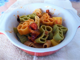 pasta tricolore forma fallica