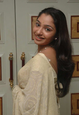 Tamil Actress Maya Unni in Saree Photos