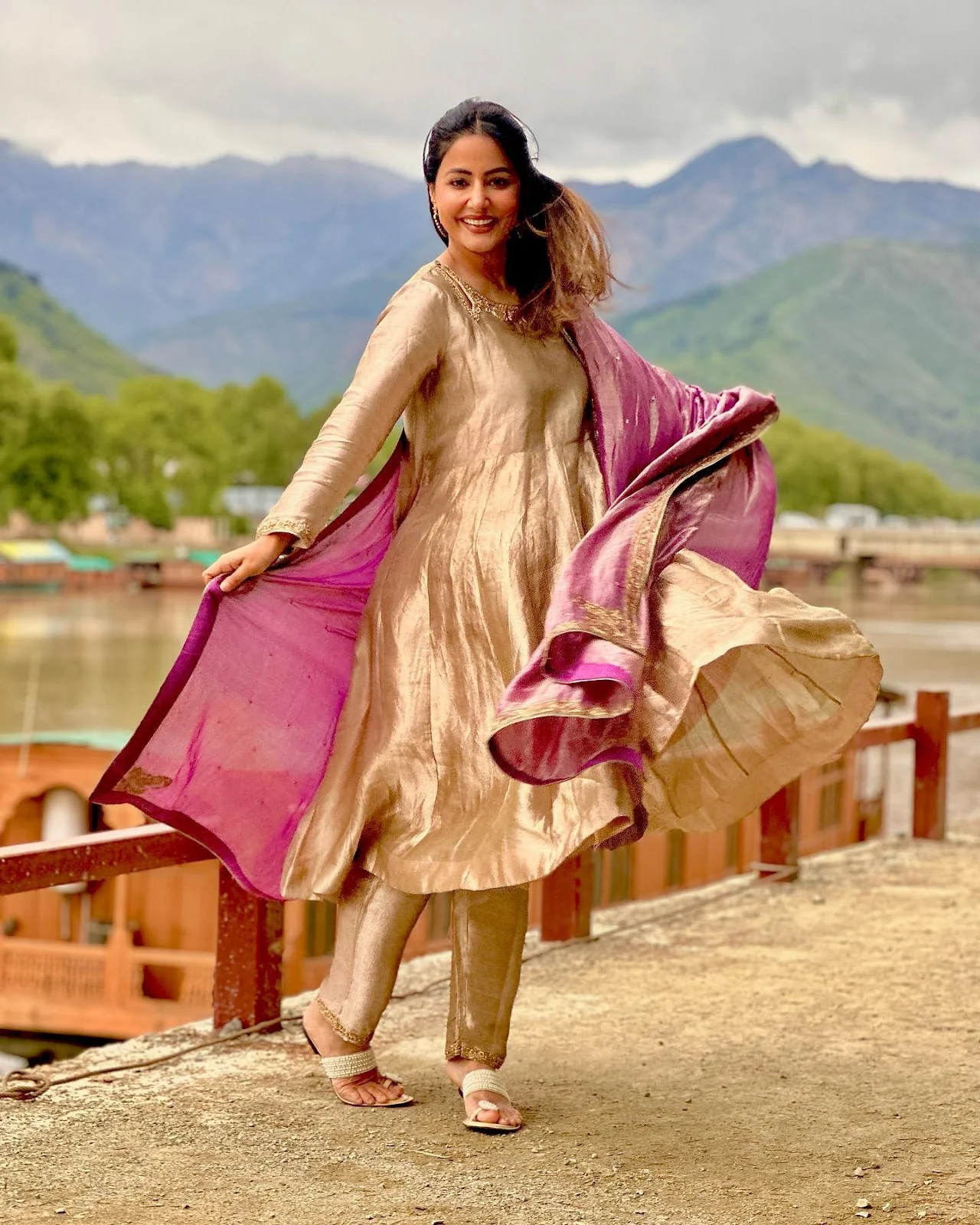 Hina Khan indian attire beautiful actress