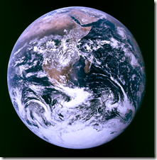 587px-The_Earth_seen_from_Apollo_17