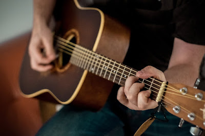 Chord Gitar dan Lirik Cinta Terakhir - Ari Lasso