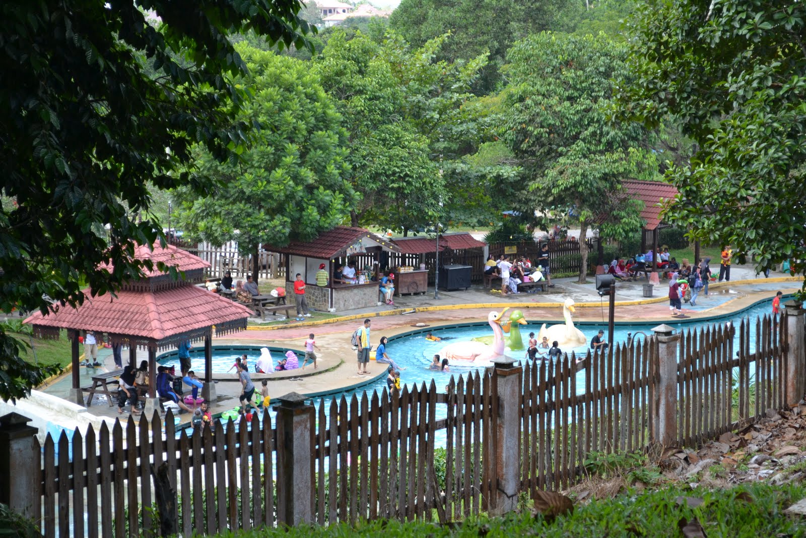 gunung lambak water park