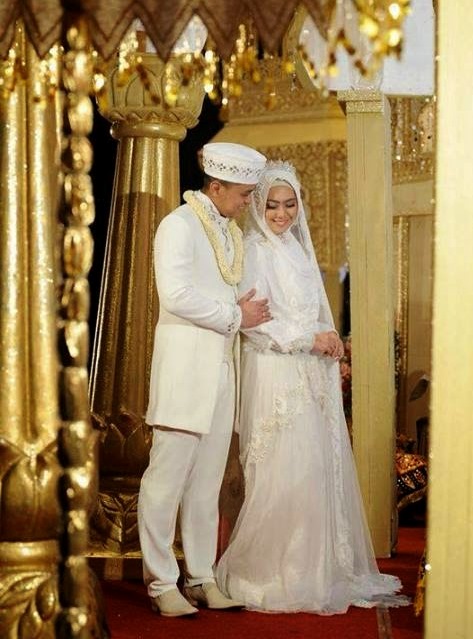 Model Model Desain Baju Pengantin  Artis Muslim Terbaik