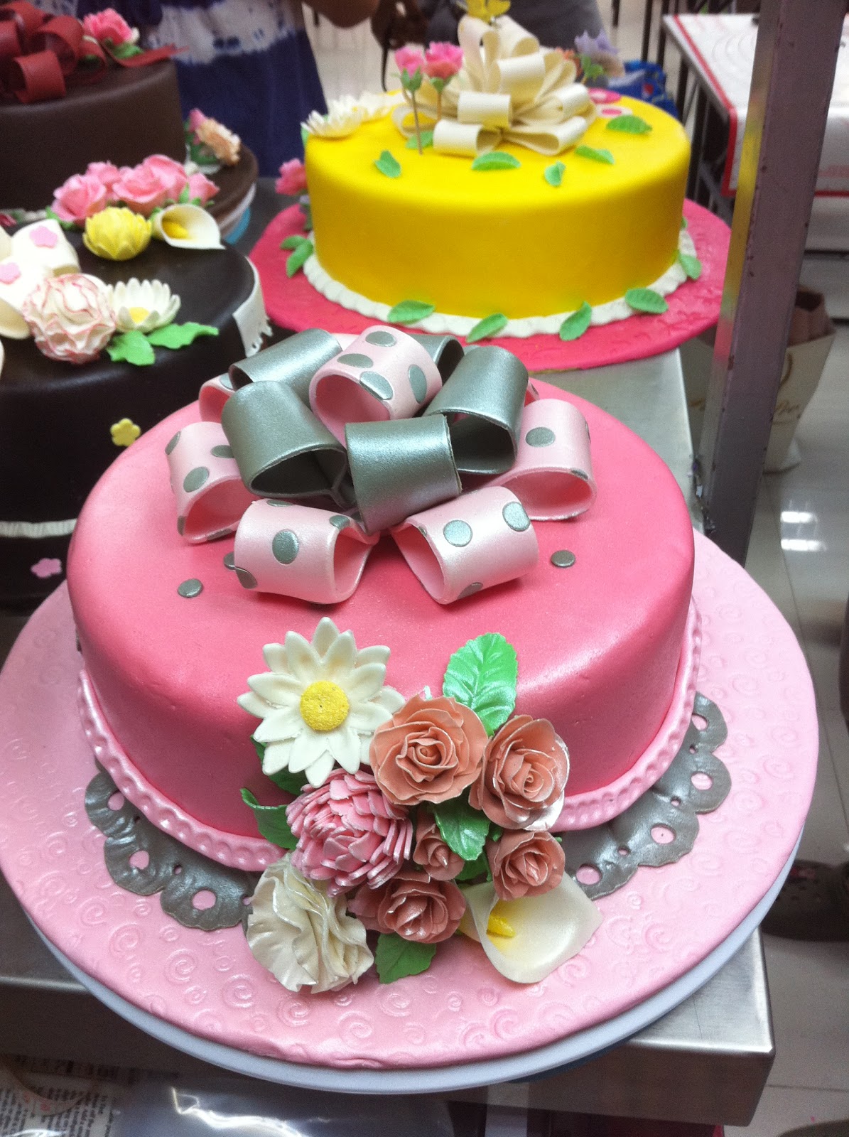 Home Mayde Cakes Wilton Cake Decorating Course 3 Gum Paste And